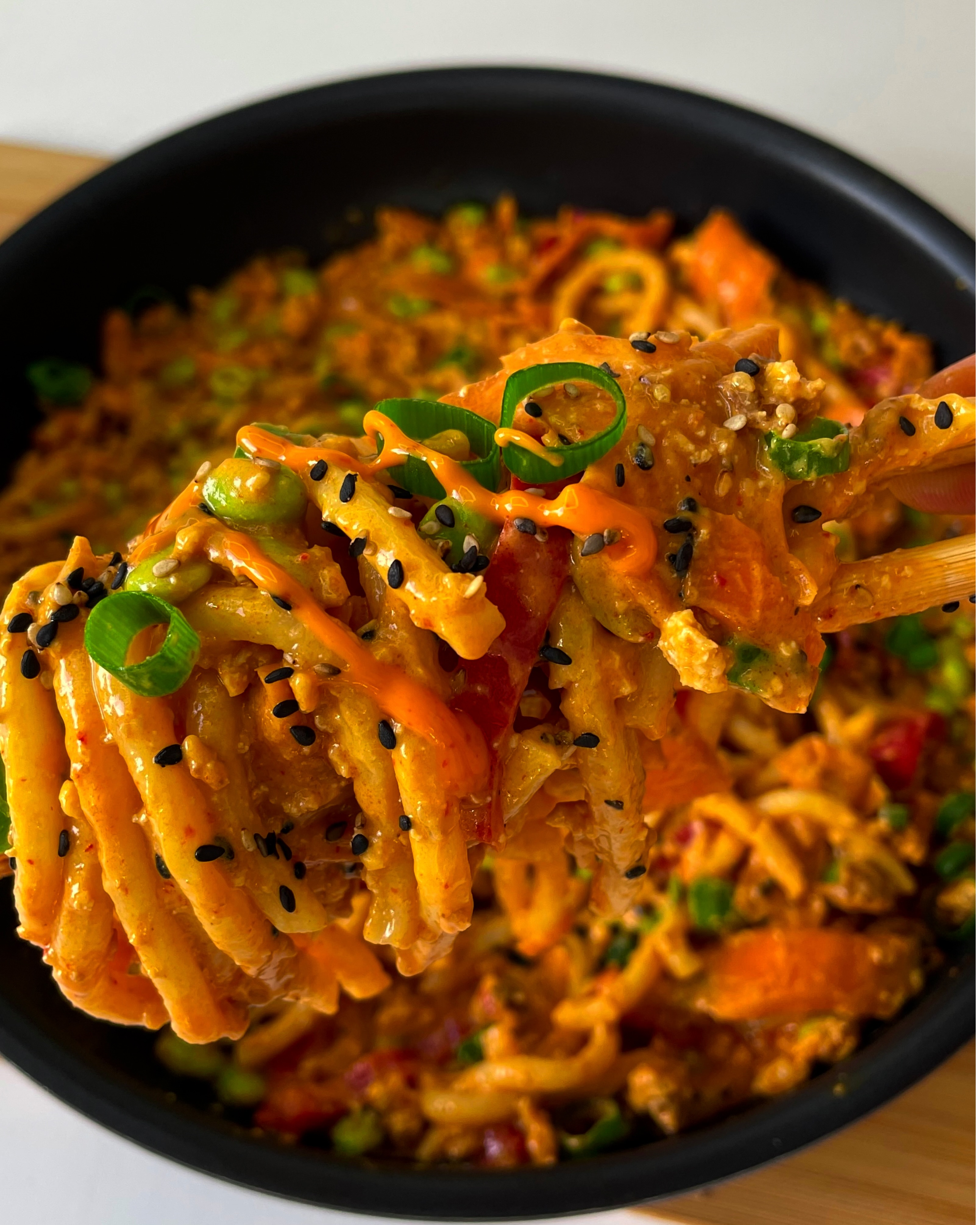 Onepot Erdnuss Udon mit Tofu