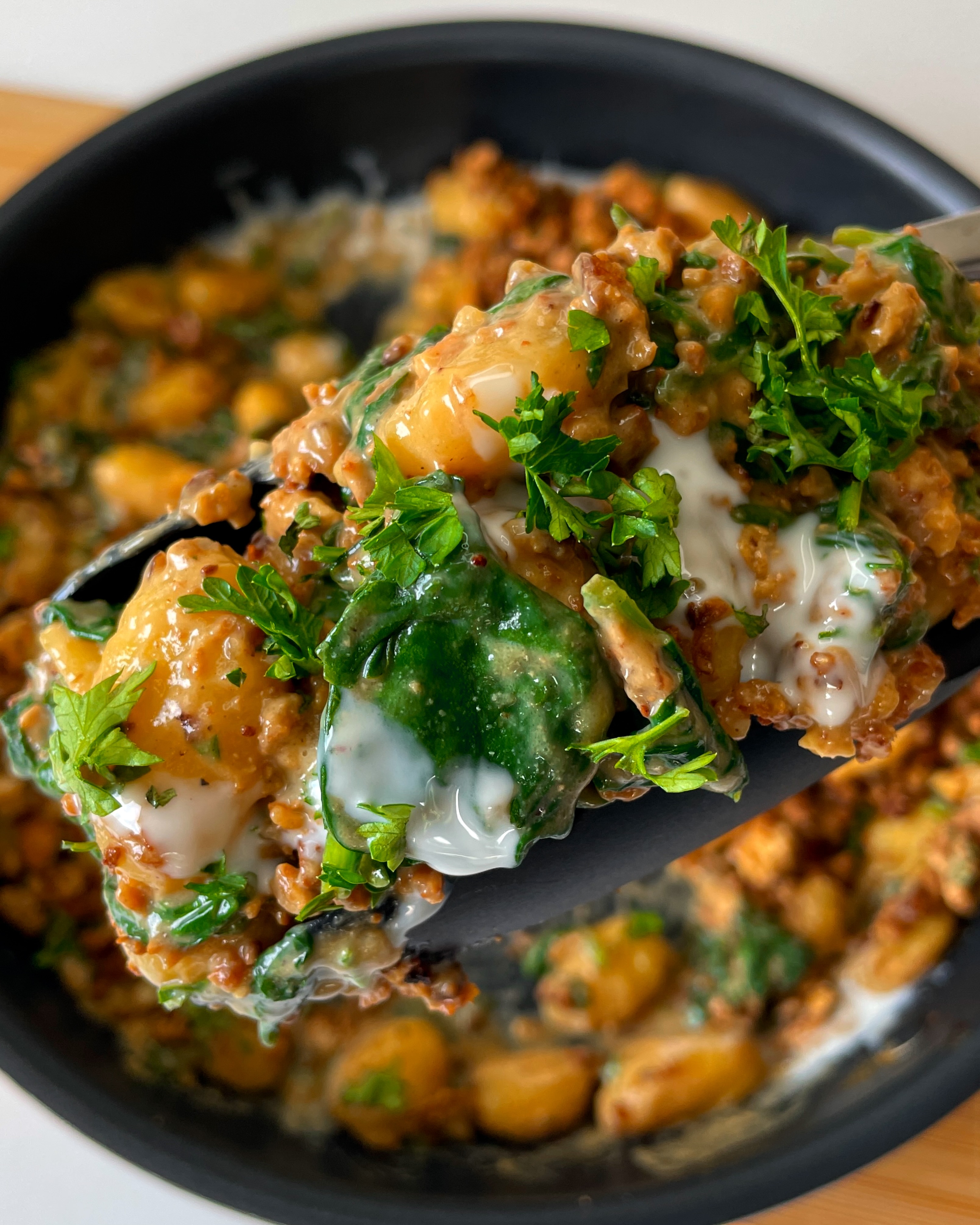Creamy One-Pot Gnocchi mit Tofu & Spinat